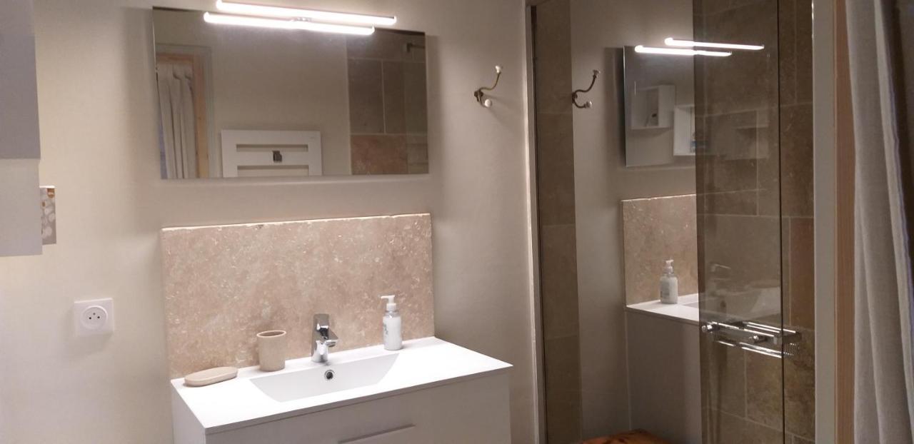 Suite De Charme Dans Une Maison Charentaise Cozes Екстер'єр фото